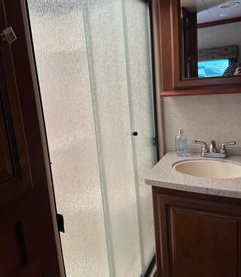Clean and comfortable. Fully stocked kitchen. Heartland Bighorn Fifth Wheel 40' - Delivery only