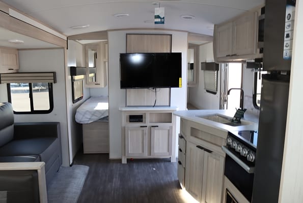 Better Days Shadow Cruiser 280QBS Travel Trailer