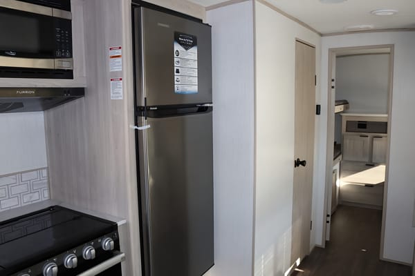 Better Days Shadow Cruiser 280QBS Travel Trailer