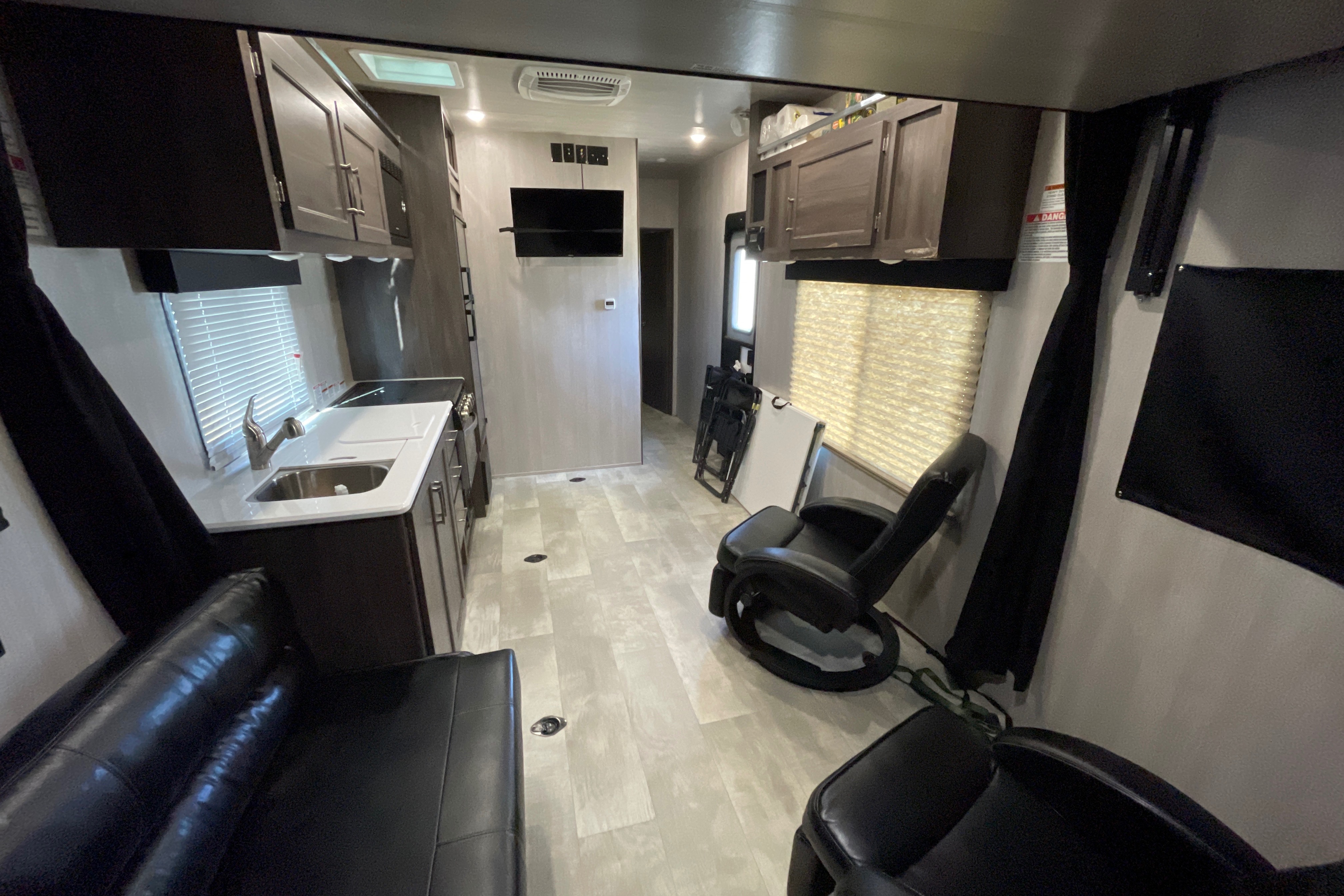 Anthony's Genesis Supreme RV Wonderer Toy Hauler