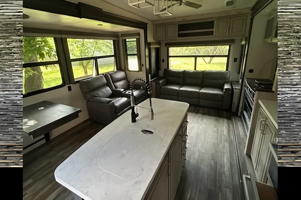 Sheila's Keystone Avalanche Fifth Wheel