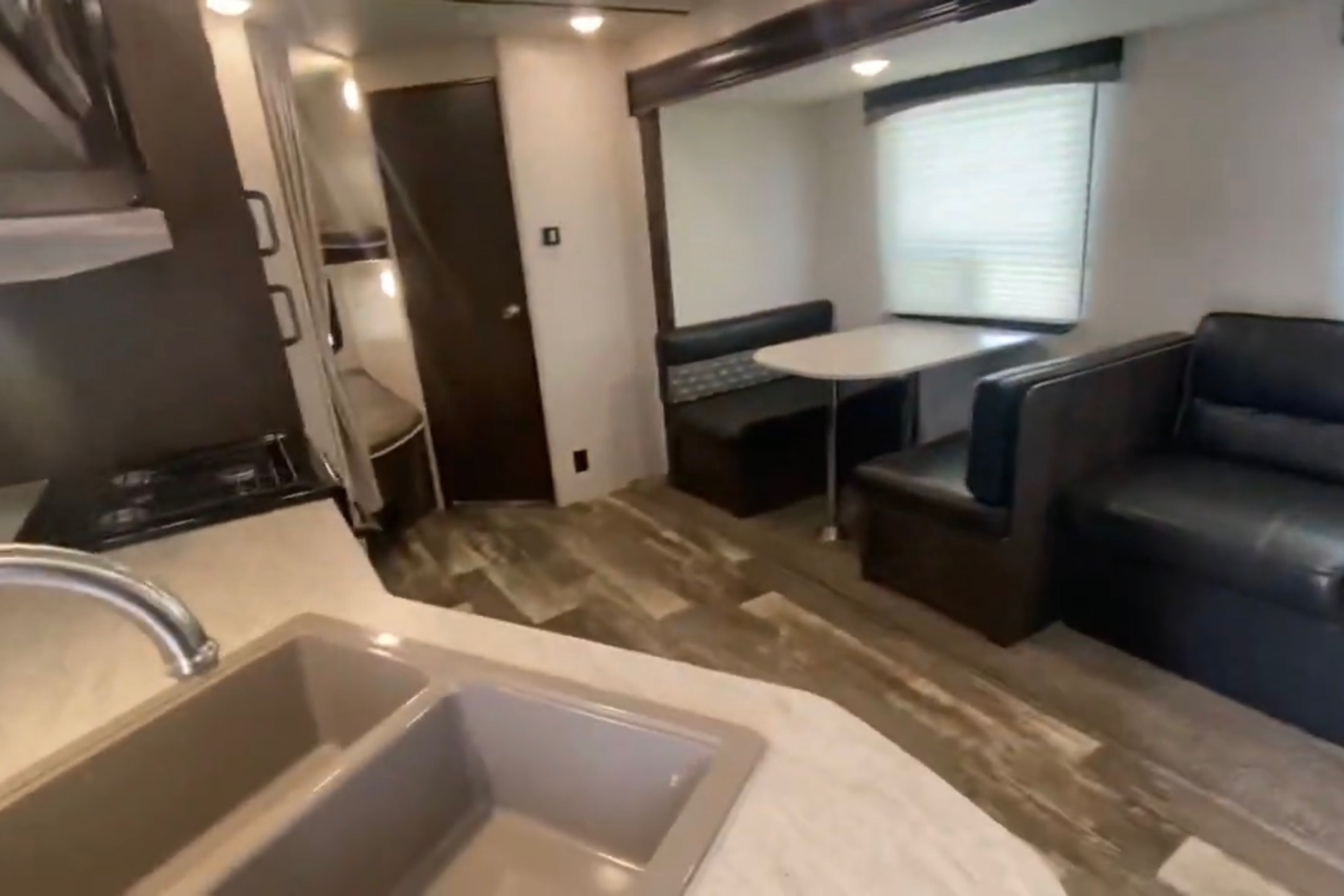 Starcraft Autumn Ridge 26bhs Travel Trailer