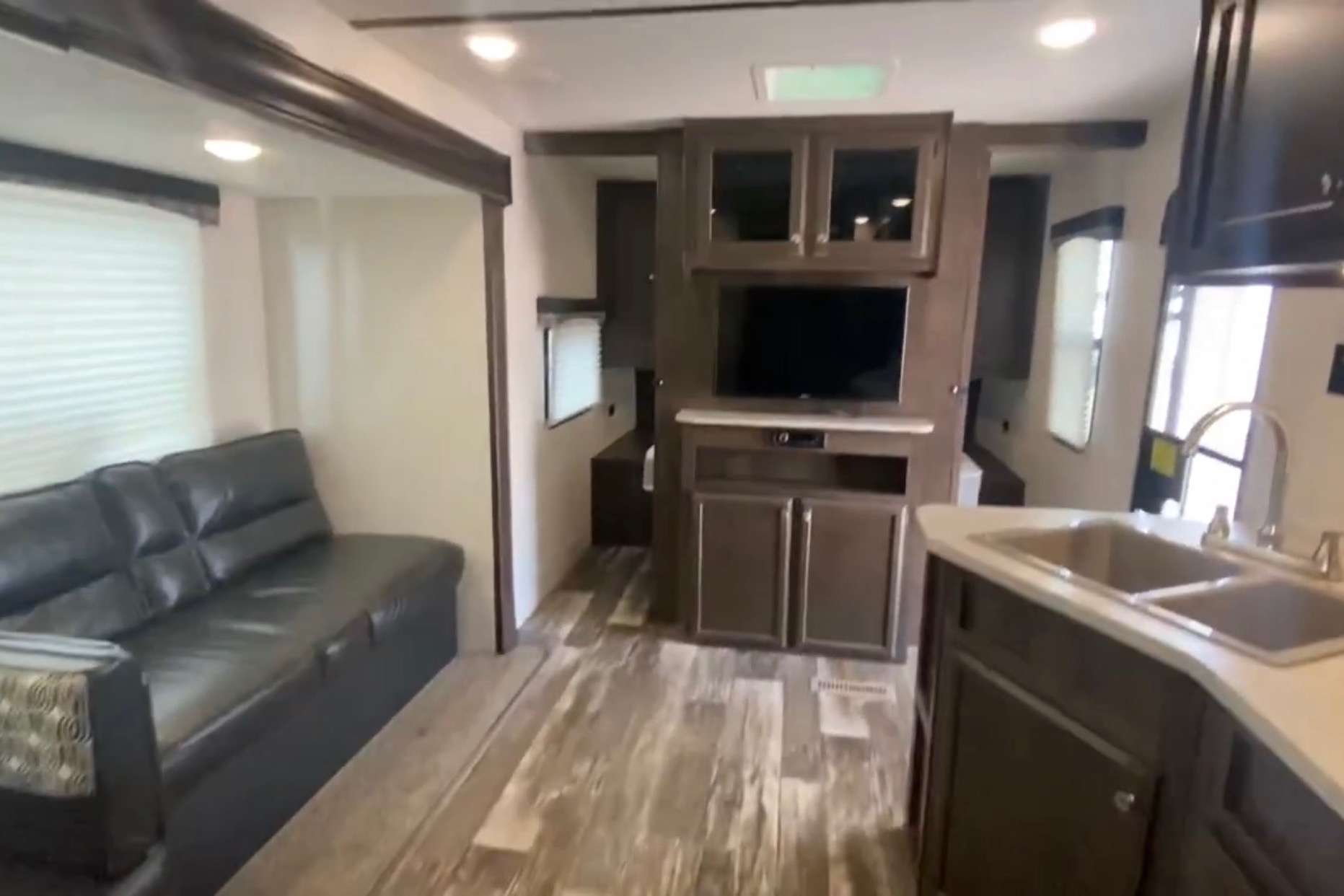 Starcraft Autumn Ridge 26bhs Travel Trailer