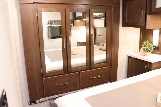 Executive luxury Crusader 29BB 5th WheeL