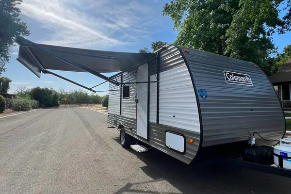 Alex's Coleman 17b Travel Trailer