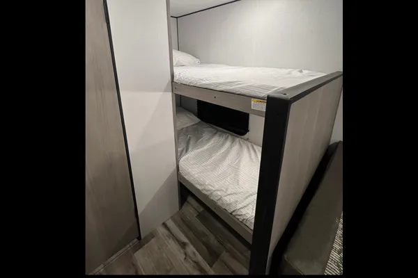 Alex's Coleman 17b Travel Trailer
