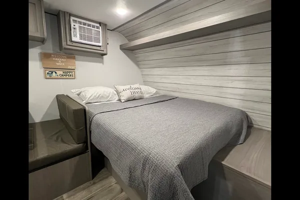Alex's Coleman 17b Travel Trailer