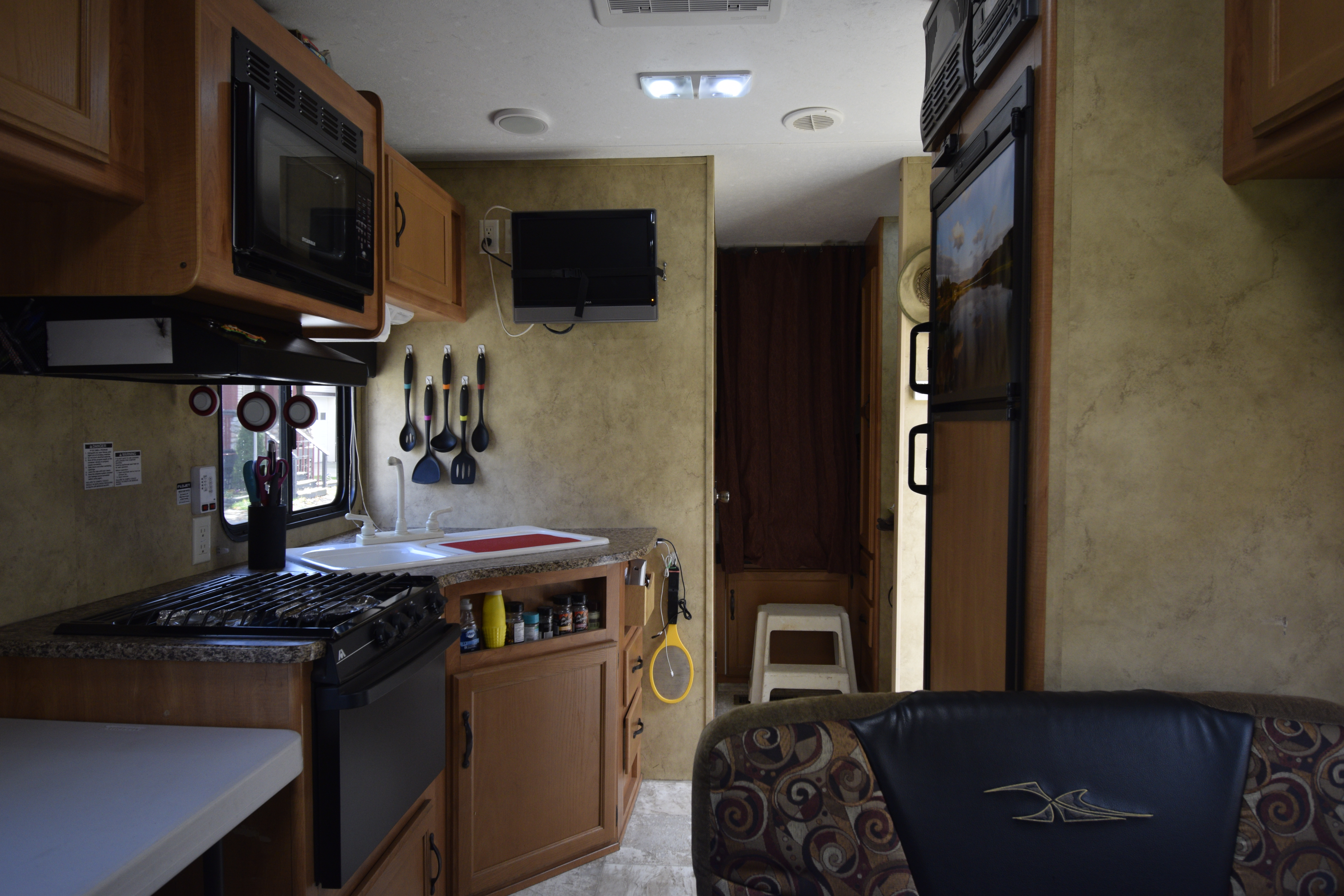 TRAVEL TRAILER or TOYHAULER you decide?
