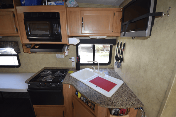 TRAVEL TRAILER or TOYHAULER you decide?