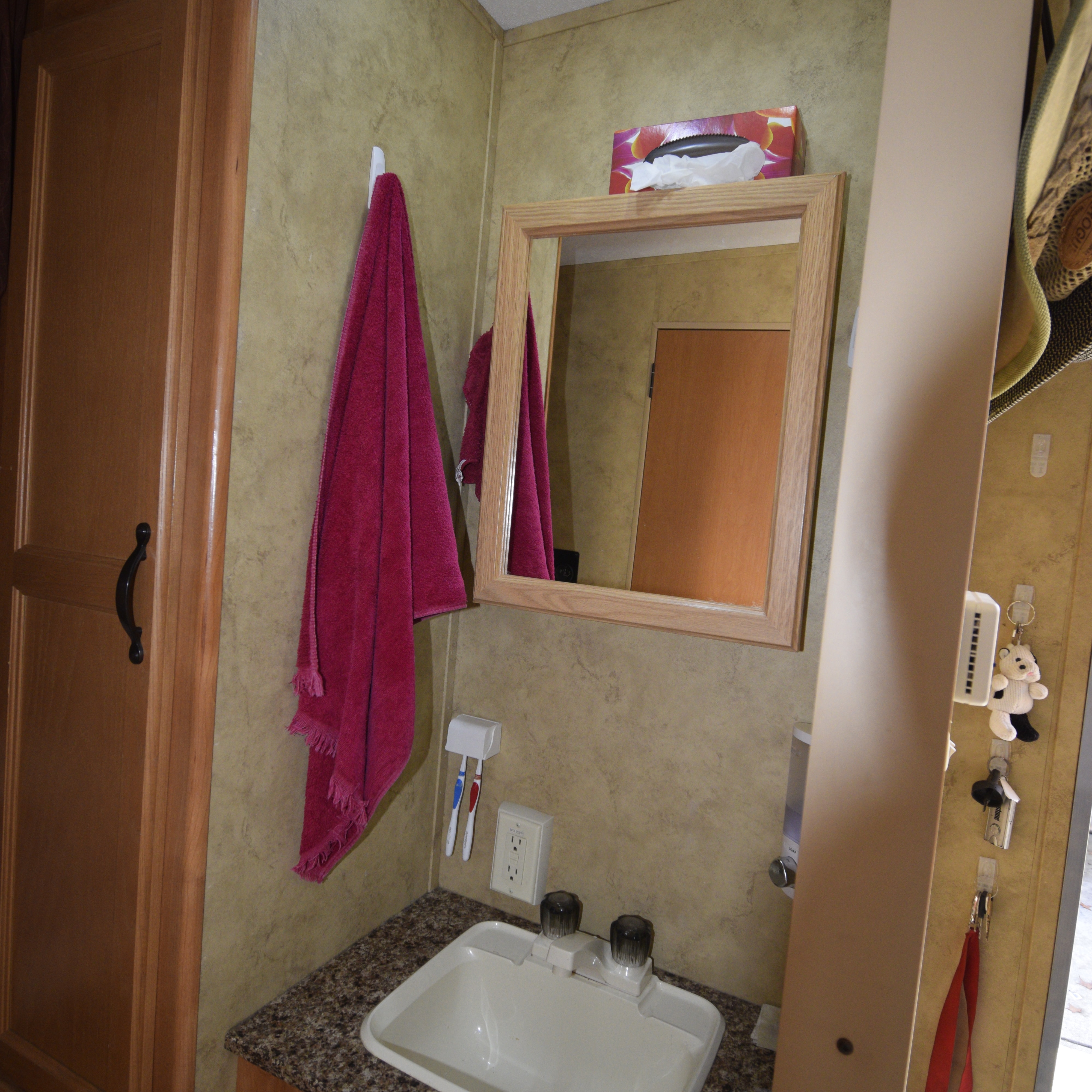 TRAVEL TRAILER or TOYHAULER you decide?