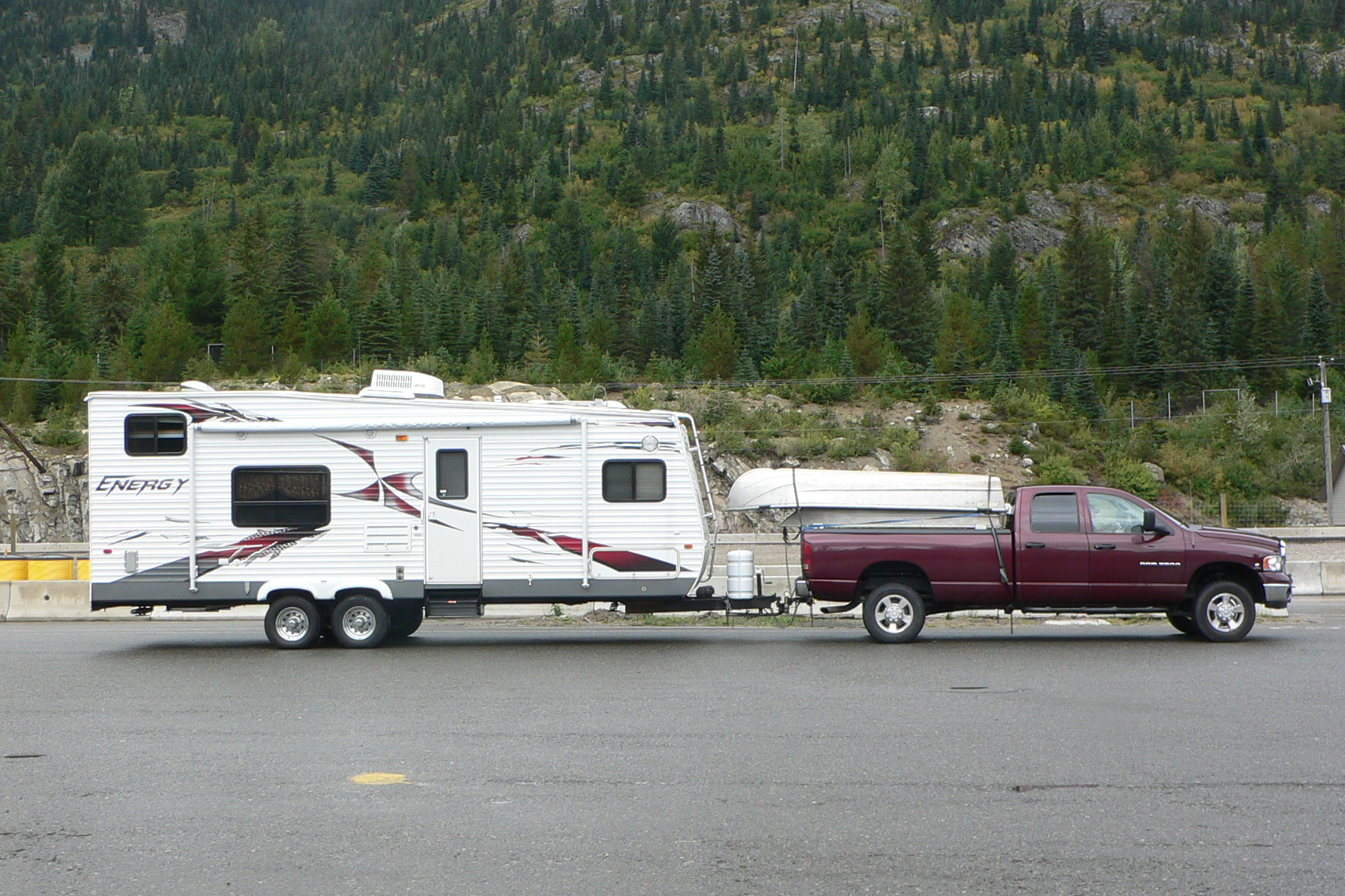 TRAVEL TRAILER or TOYHAULER you decide?