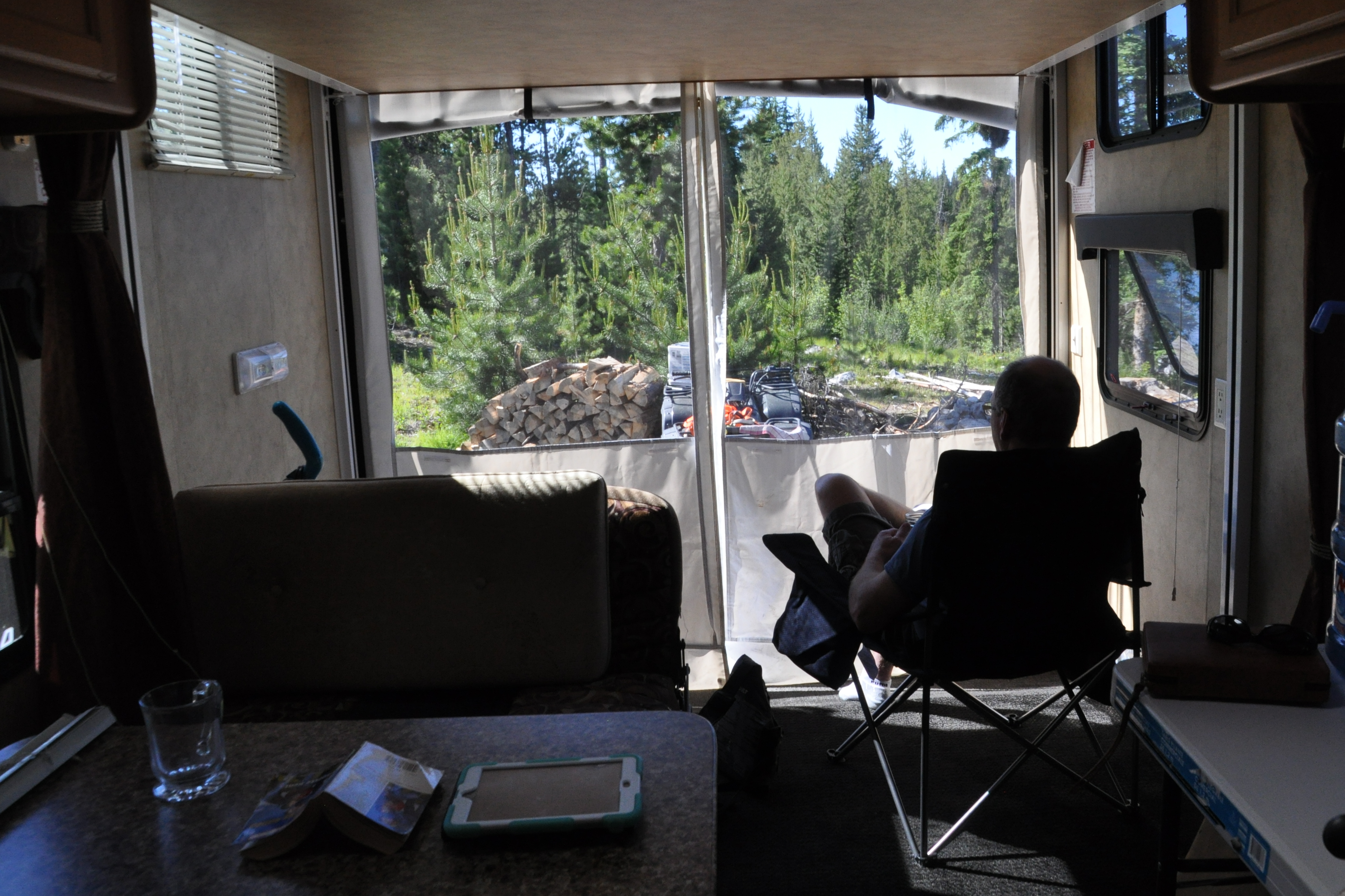 TRAVEL TRAILER or TOYHAULER you decide?