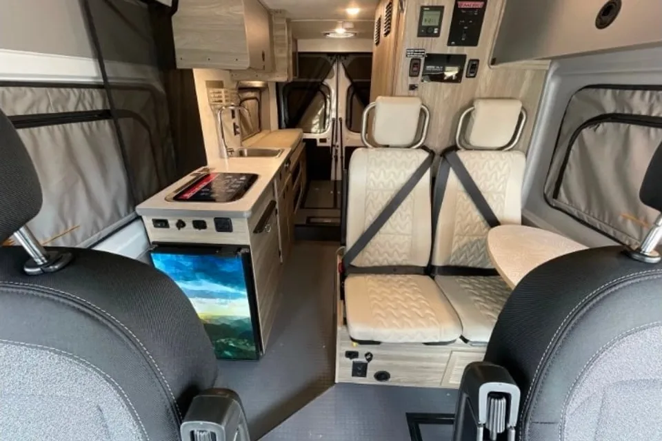 Forman Winnebago Solis 59P Class B