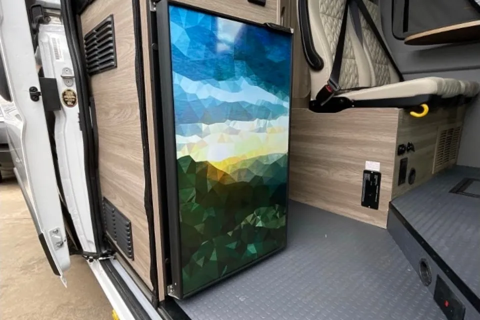 Forman Winnebago Solis 59P Class B