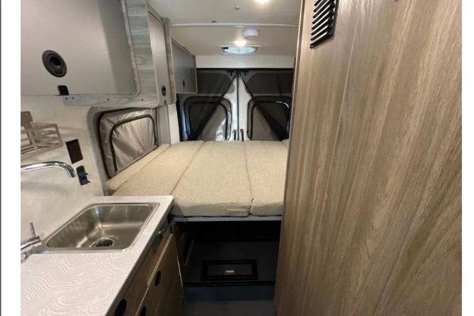 Forman Winnebago Solis 59P Class B