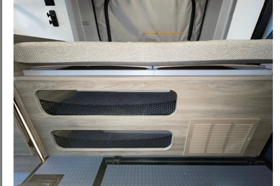 Forman Winnebago Solis 59P Class B