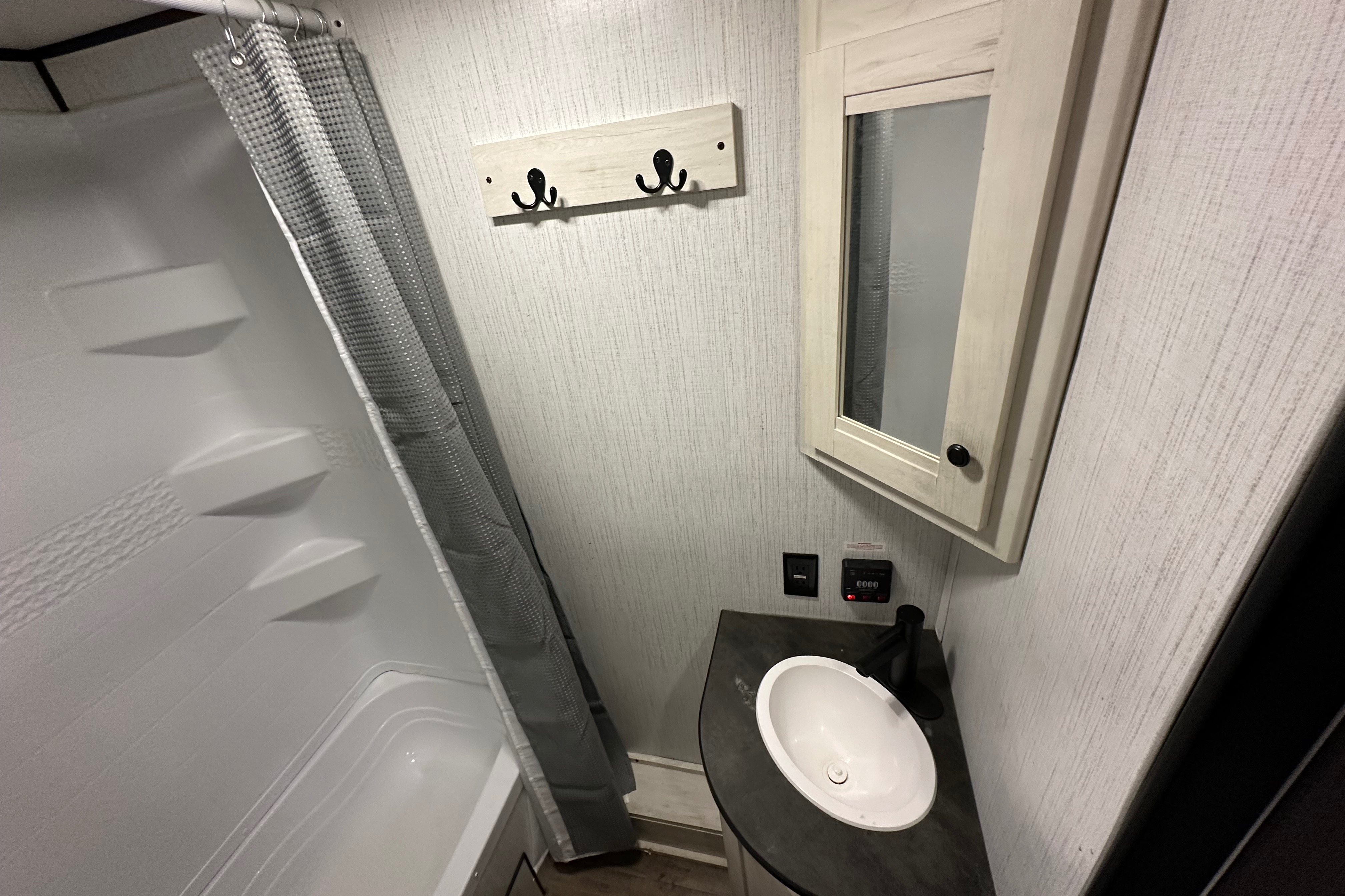 Sleeps 9 - 2022 Heartland Travel Trailer