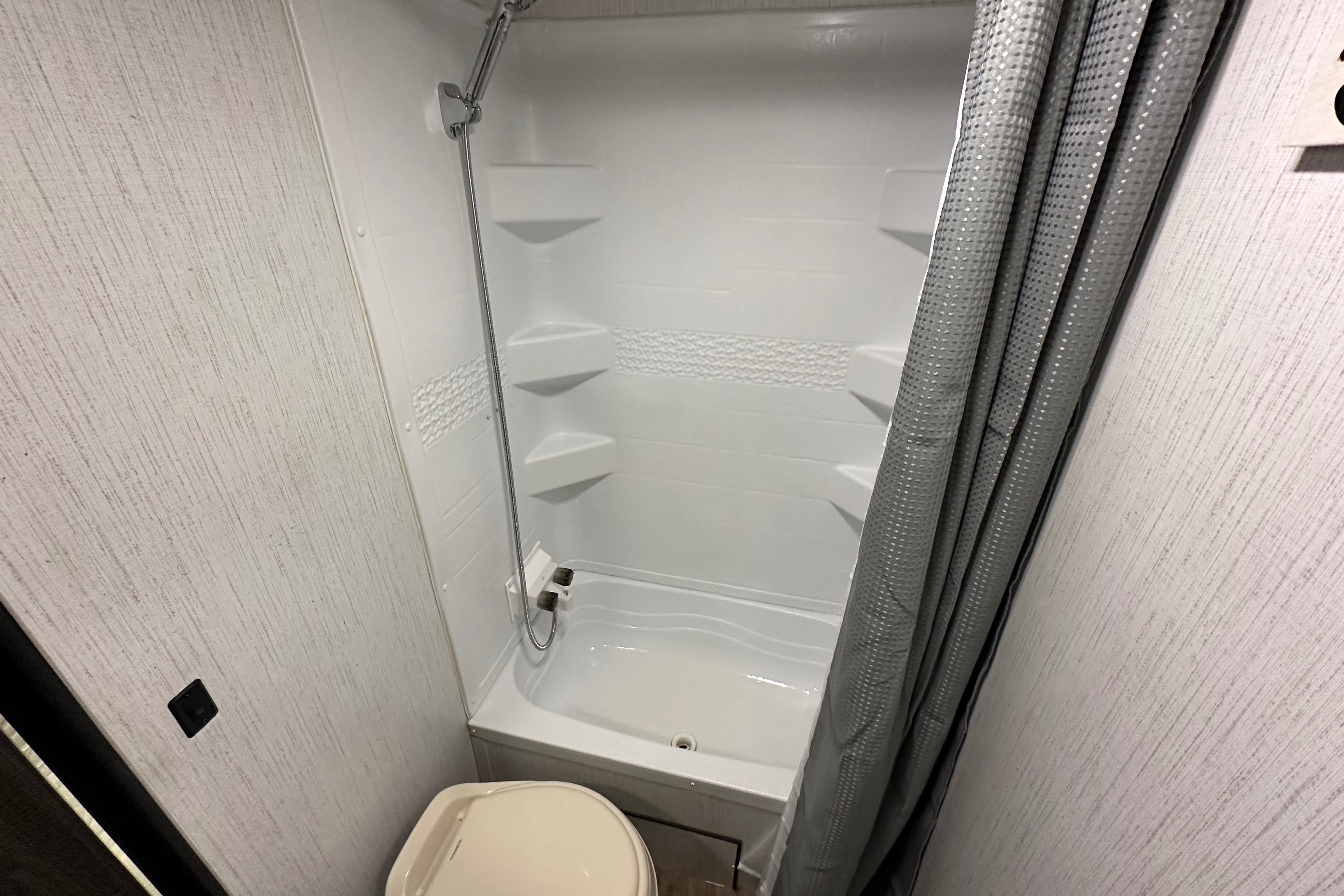 Sleeps 9 - 2022 Heartland Travel Trailer