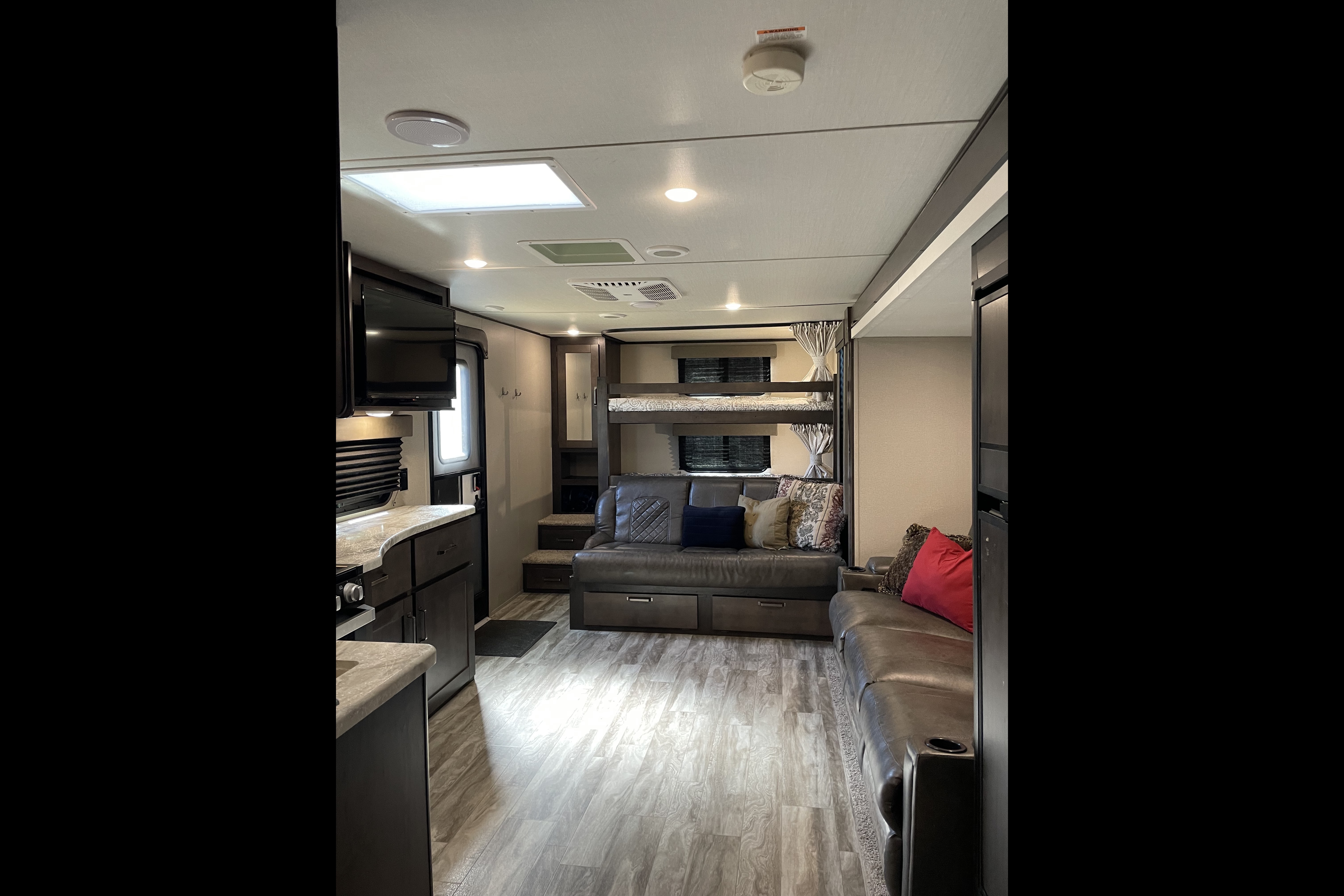 Fireside RV Memory Maker – Family Bunkhouse