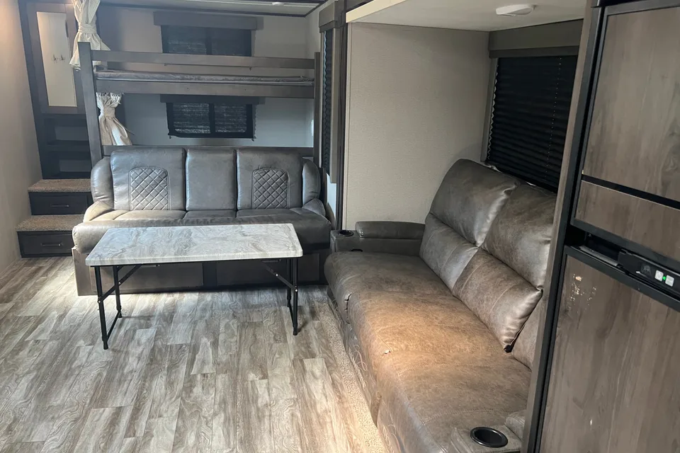 Fireside RV Memory Maker – Family Bunkhouse