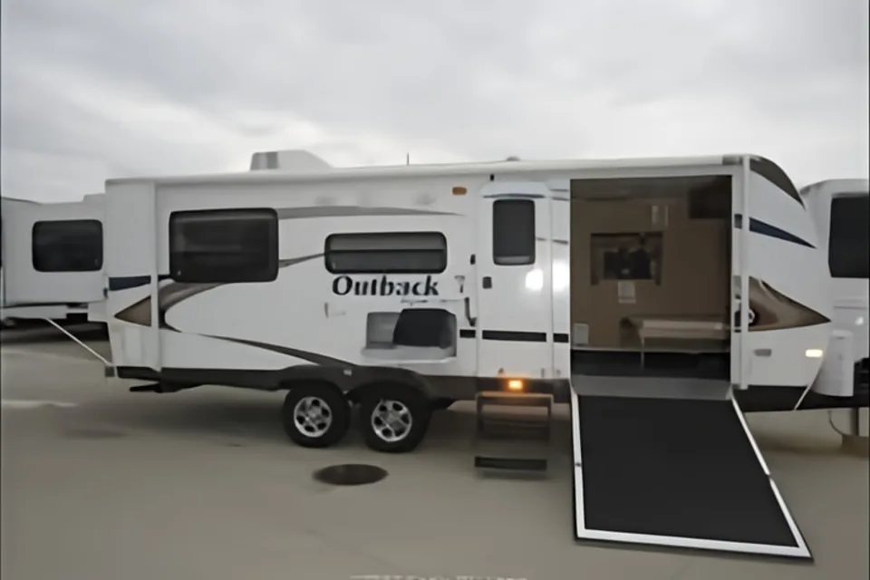 Keystone Outback Toy Hauler Series M-230, RV