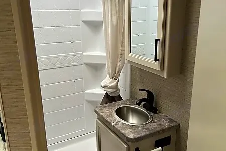 2024 Thor Chateau 24ft. with free private shuttle - Anita -