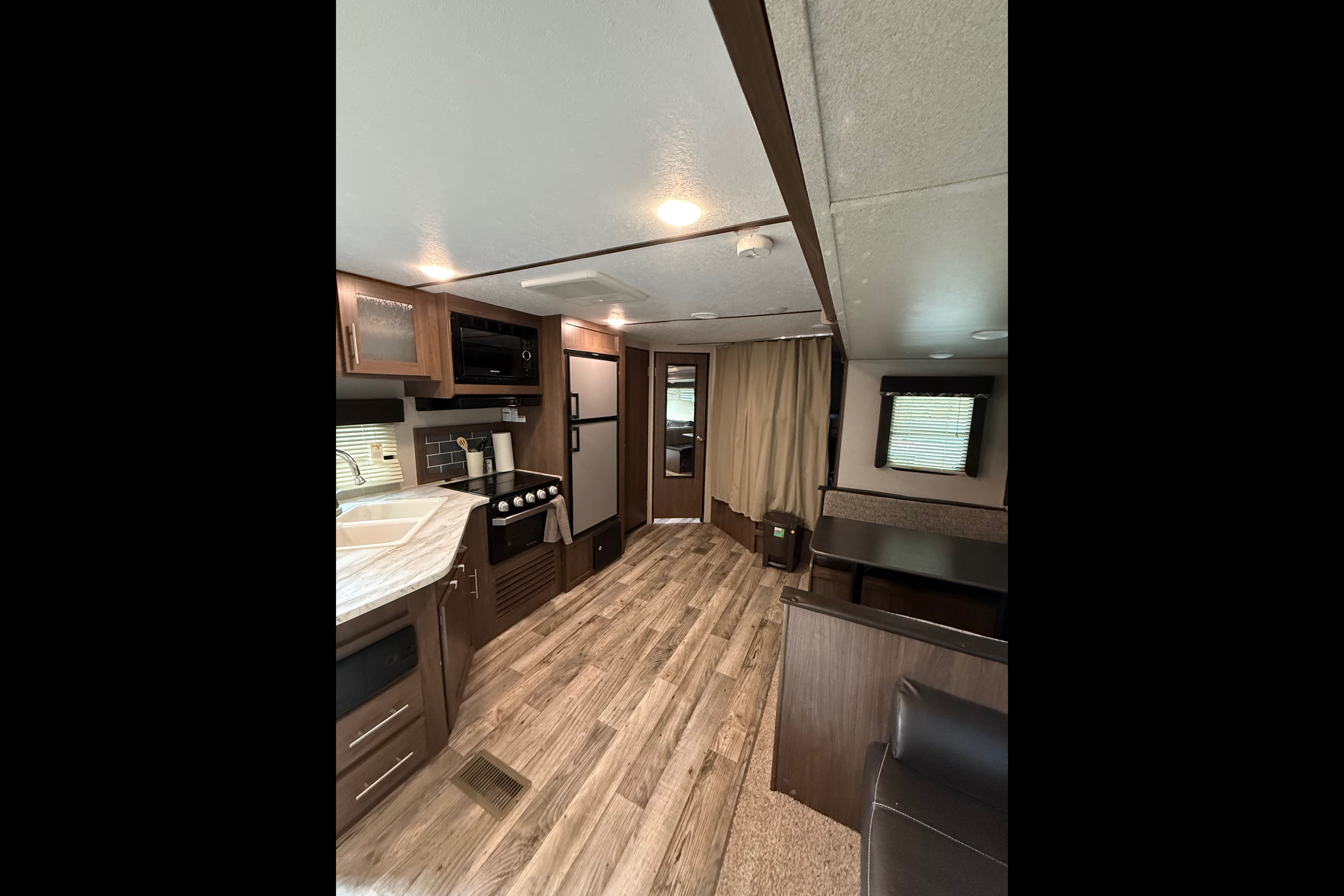 Caleb 's Keystone 26’ Hideout Travel Trailer
