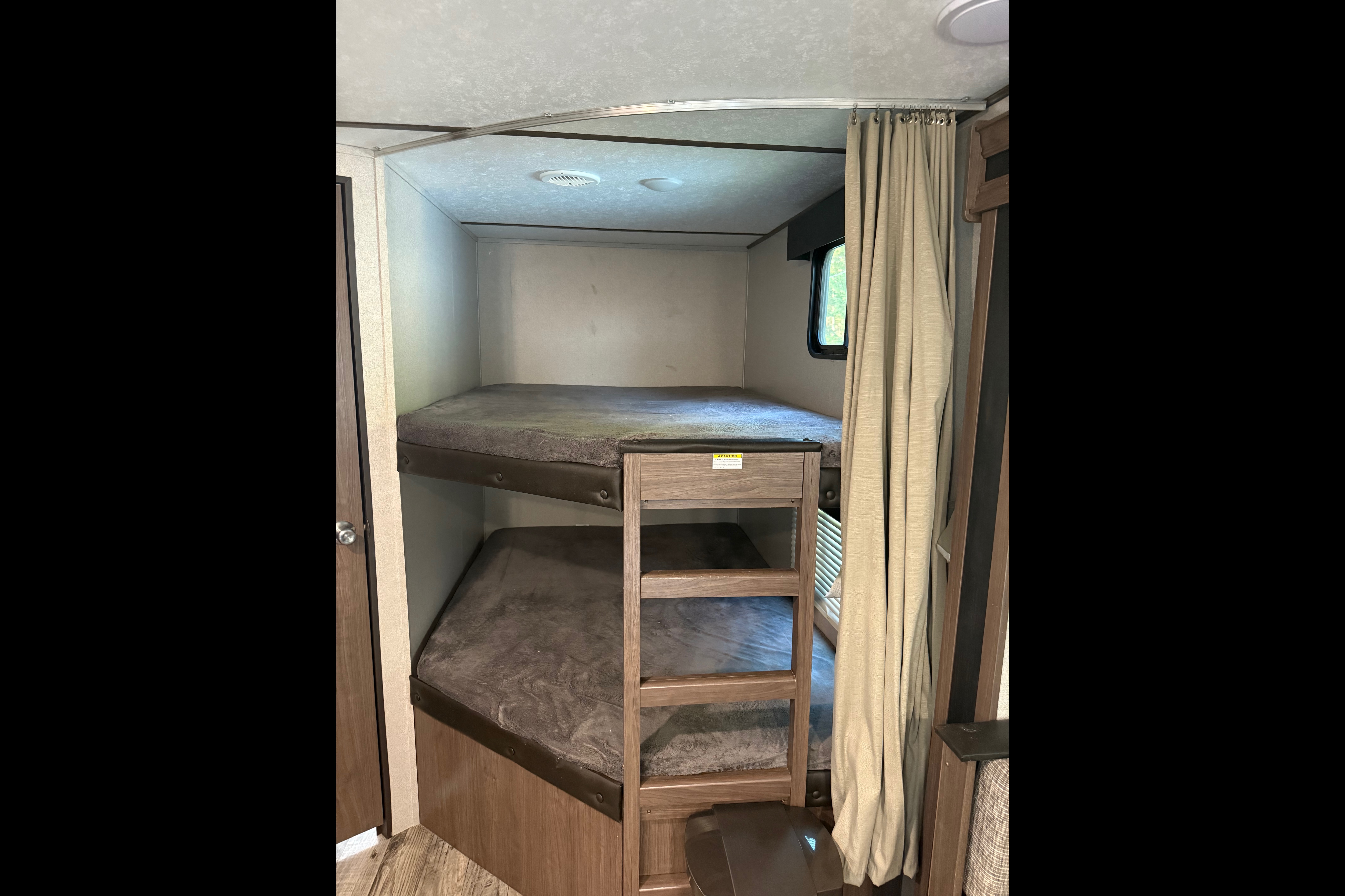 Caleb 's Keystone 26’ Hideout Travel Trailer