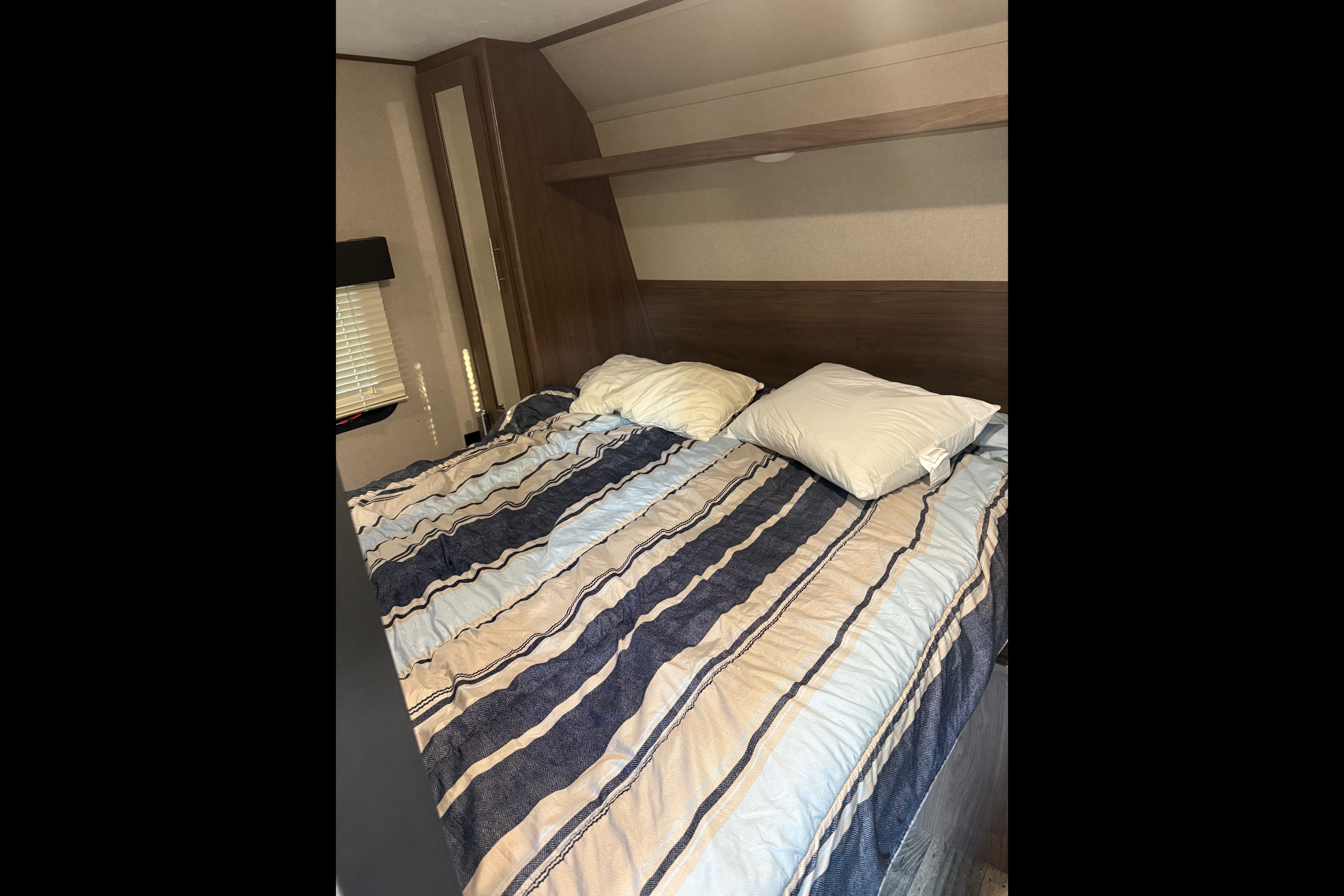 Caleb 's Keystone 26’ Hideout Travel Trailer