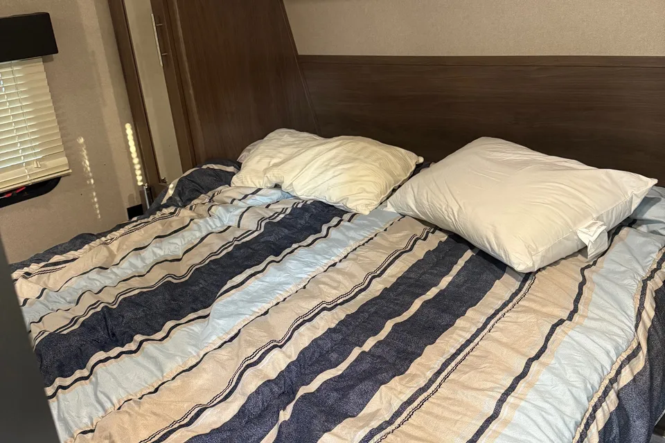 Caleb 's Keystone 26’ Hideout Travel Trailer