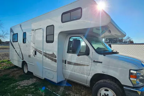 Thor Majestic Class C 23a -I- Unlimited Miles