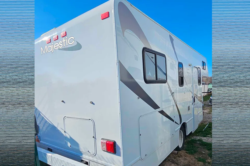 Thor Majestic Class C 23a -I- Unlimited Miles