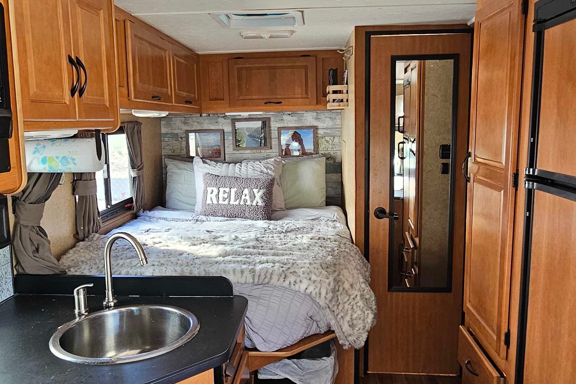 Thor Majestic Class C 23a -I- Unlimited Miles