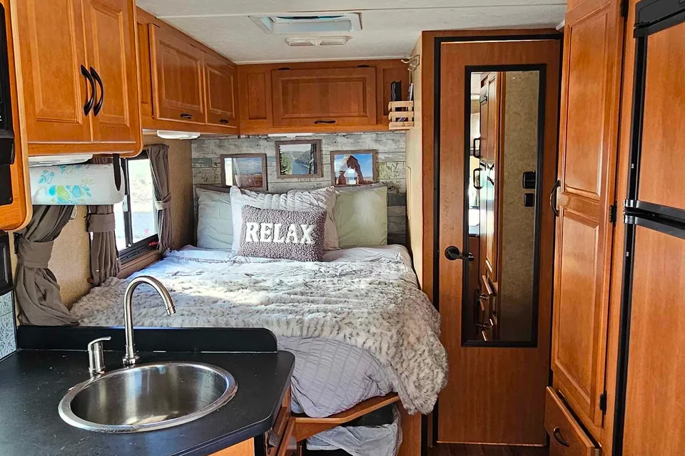 Thor Majestic Class C 23a -I- Unlimited Miles