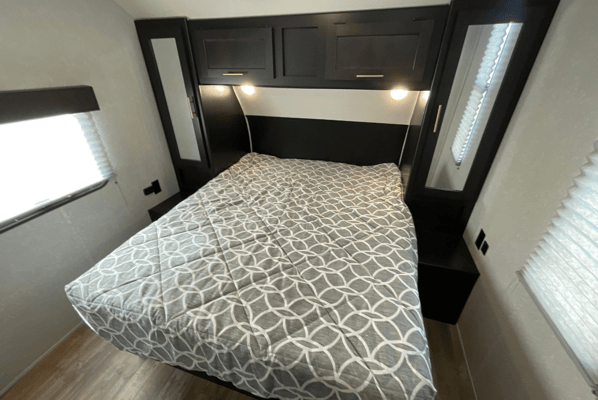 Grey Wolf Black Label Limited Bunk House W/Outdoor Kitchen - Sleeps 9