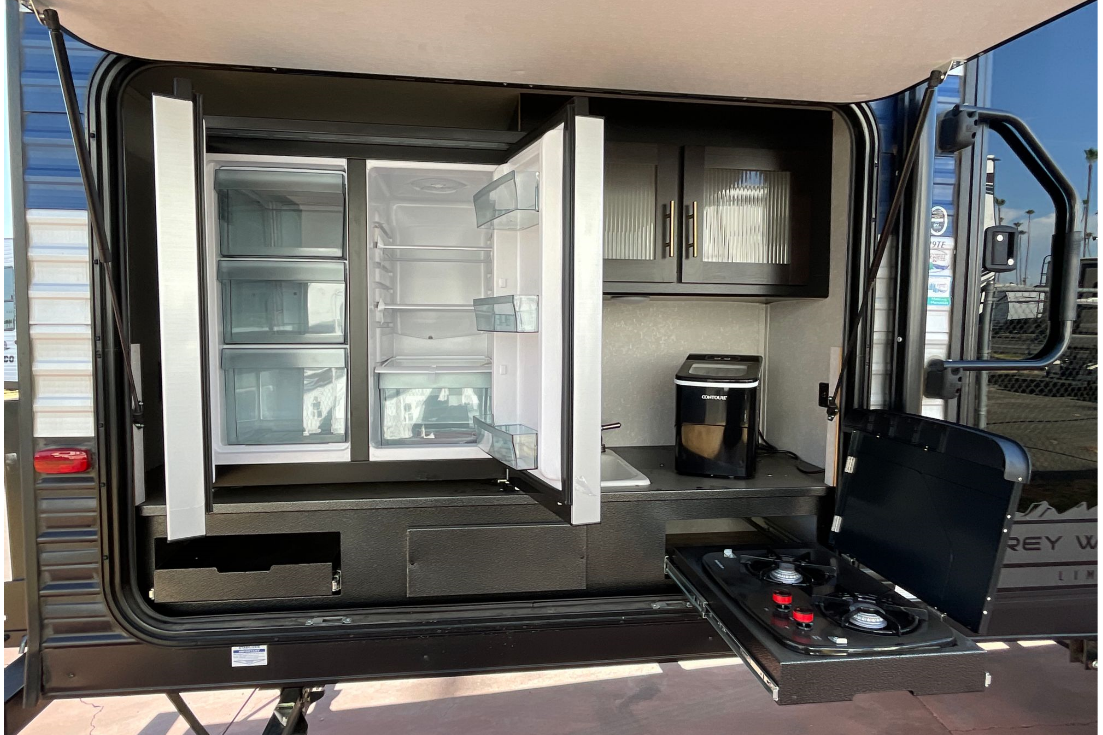 Grey Wolf Black Label Limited Bunk House W/Outdoor Kitchen - Sleeps 9