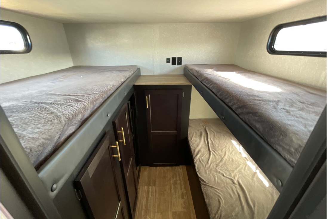 Grey Wolf Black Label Limited Bunk House W/Outdoor Kitchen - Sleeps 9