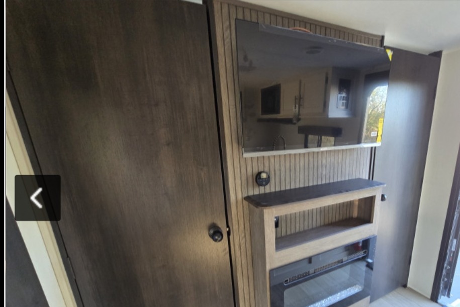 Forest River Alpha Wolf 280QBS-L Travel Trailer SHS-02