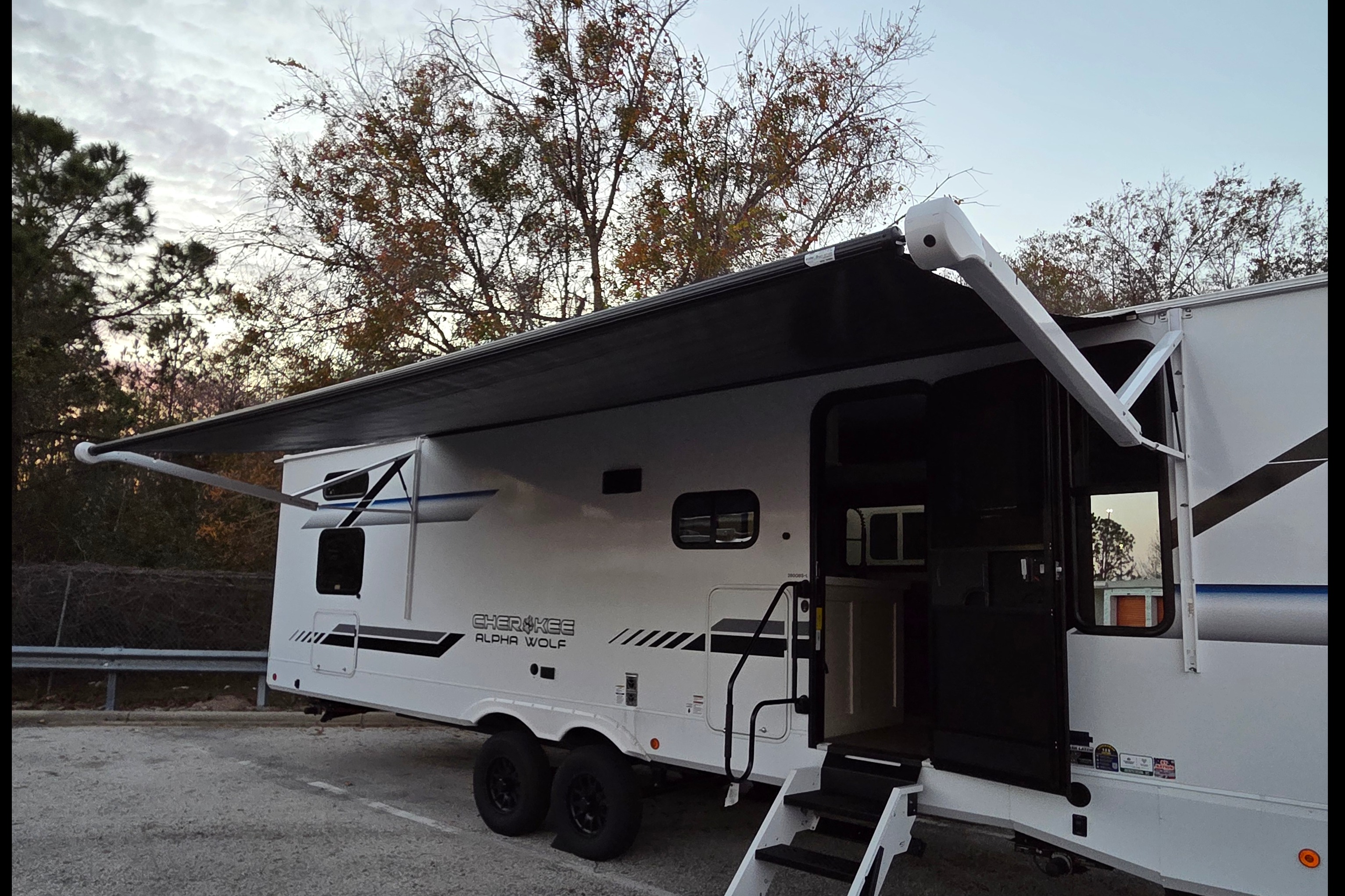 Forest River Alpha Wolf 280QBS-L Travel Trailer SHS-02