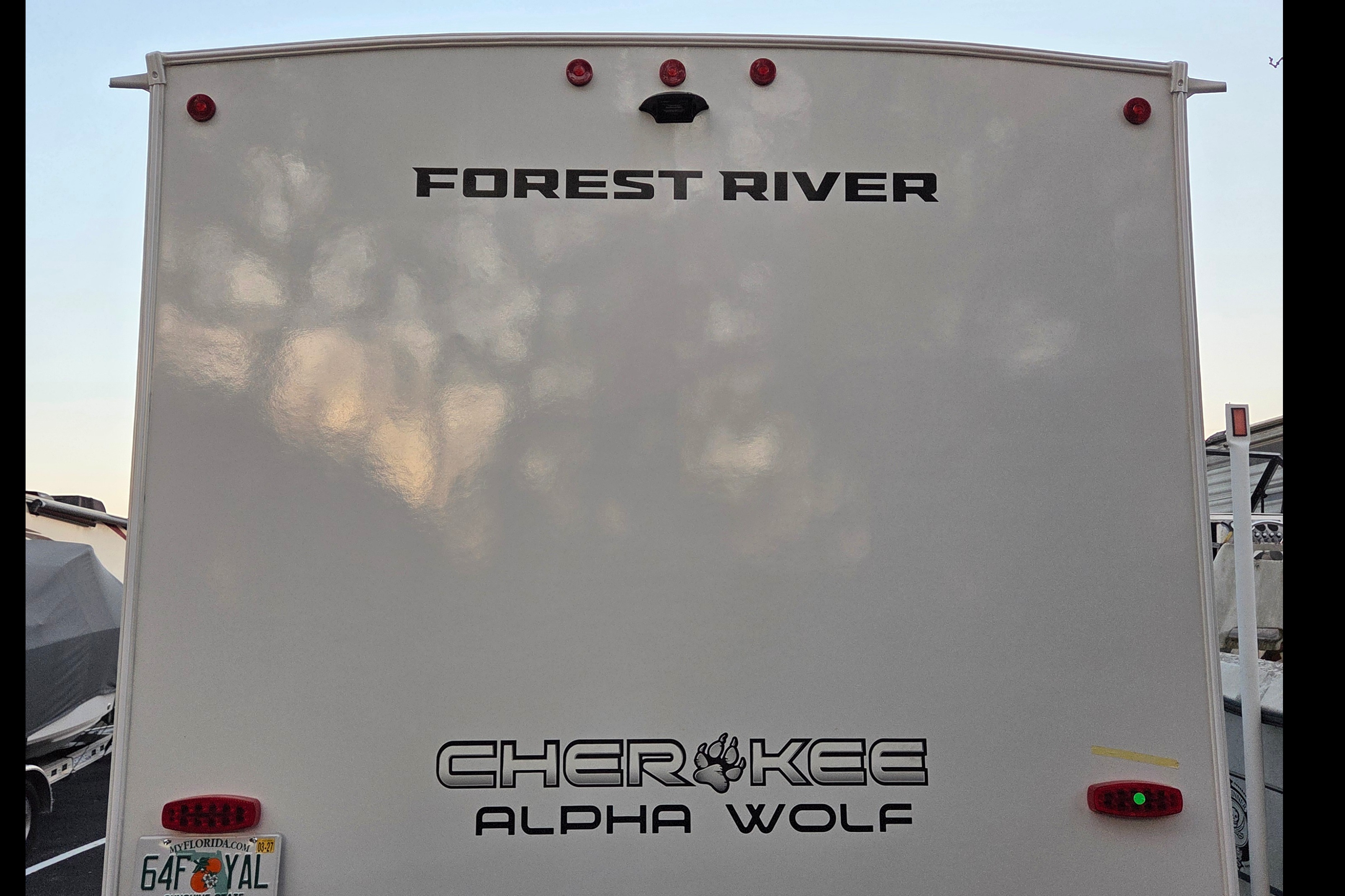 Forest River Alpha Wolf 280QBS-L Travel Trailer SHS-02