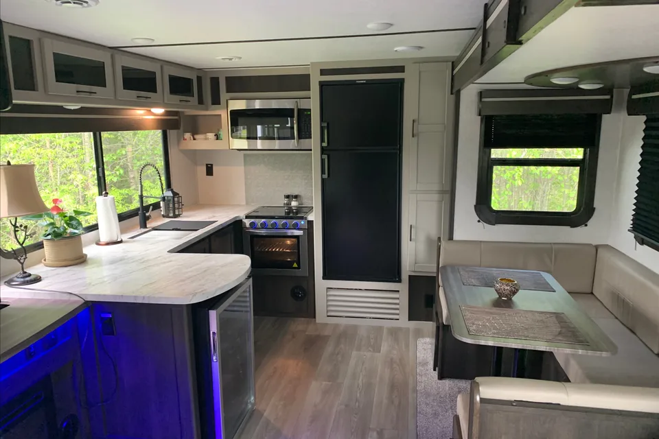 Kenneth's Crossroads Cruiser Aire Travel Trailer