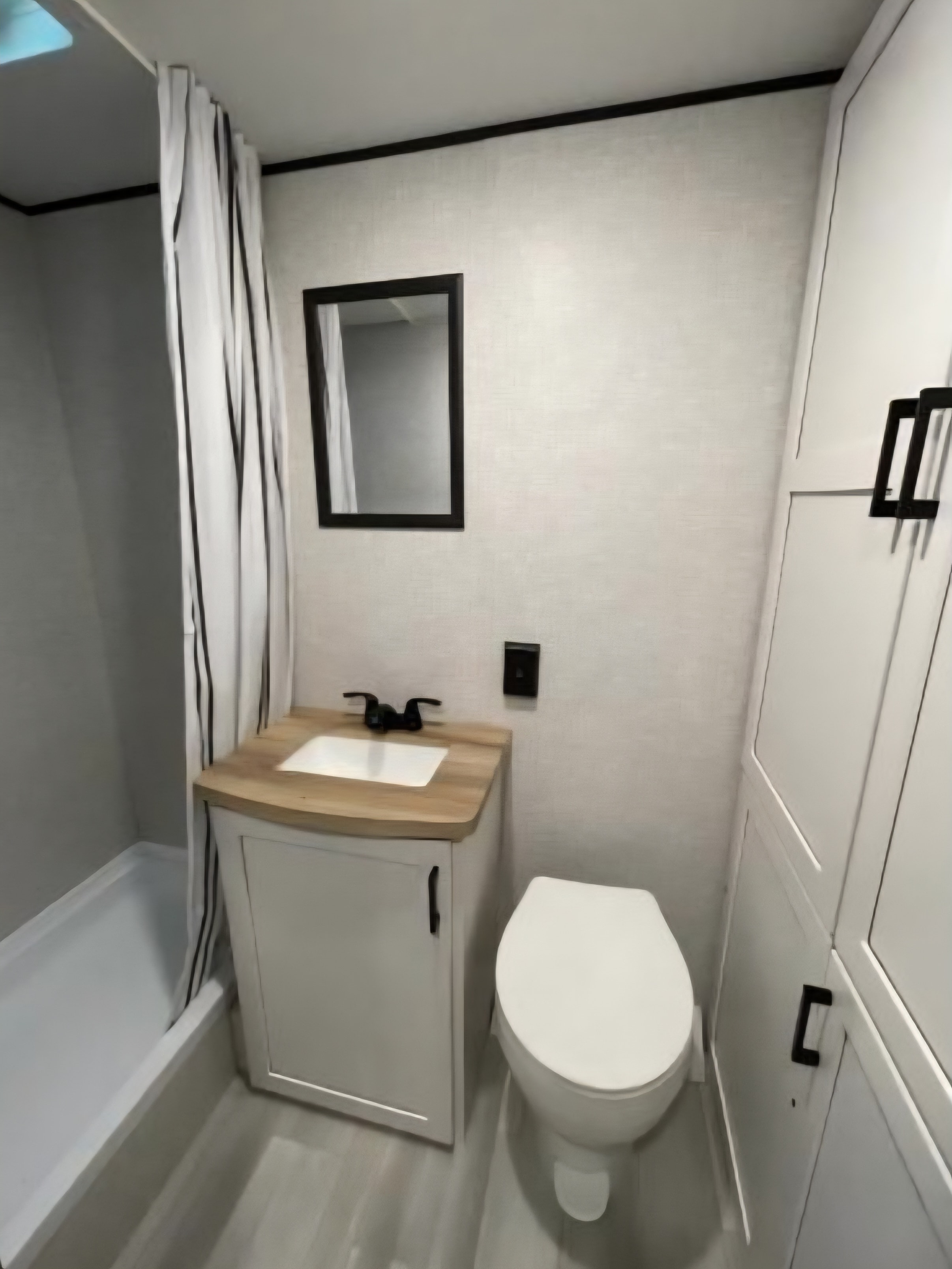 **NEW** Lightweight Travel Trailer - Sleeps 3