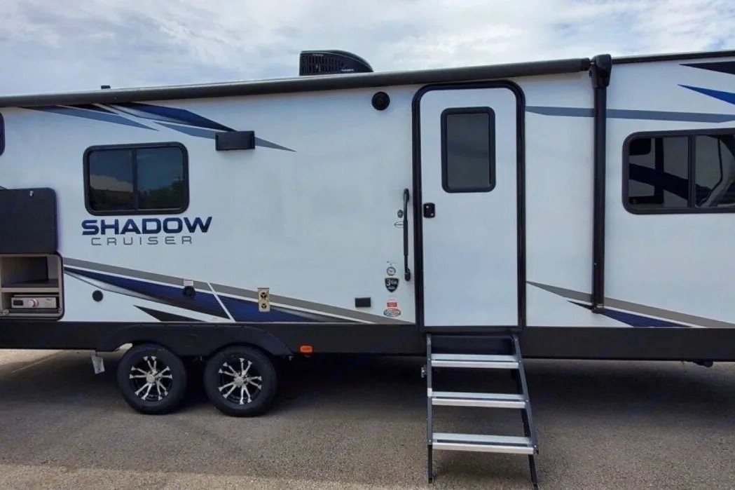 Beautiful Shadow Cruiser Travel Trailer w/bunk beds