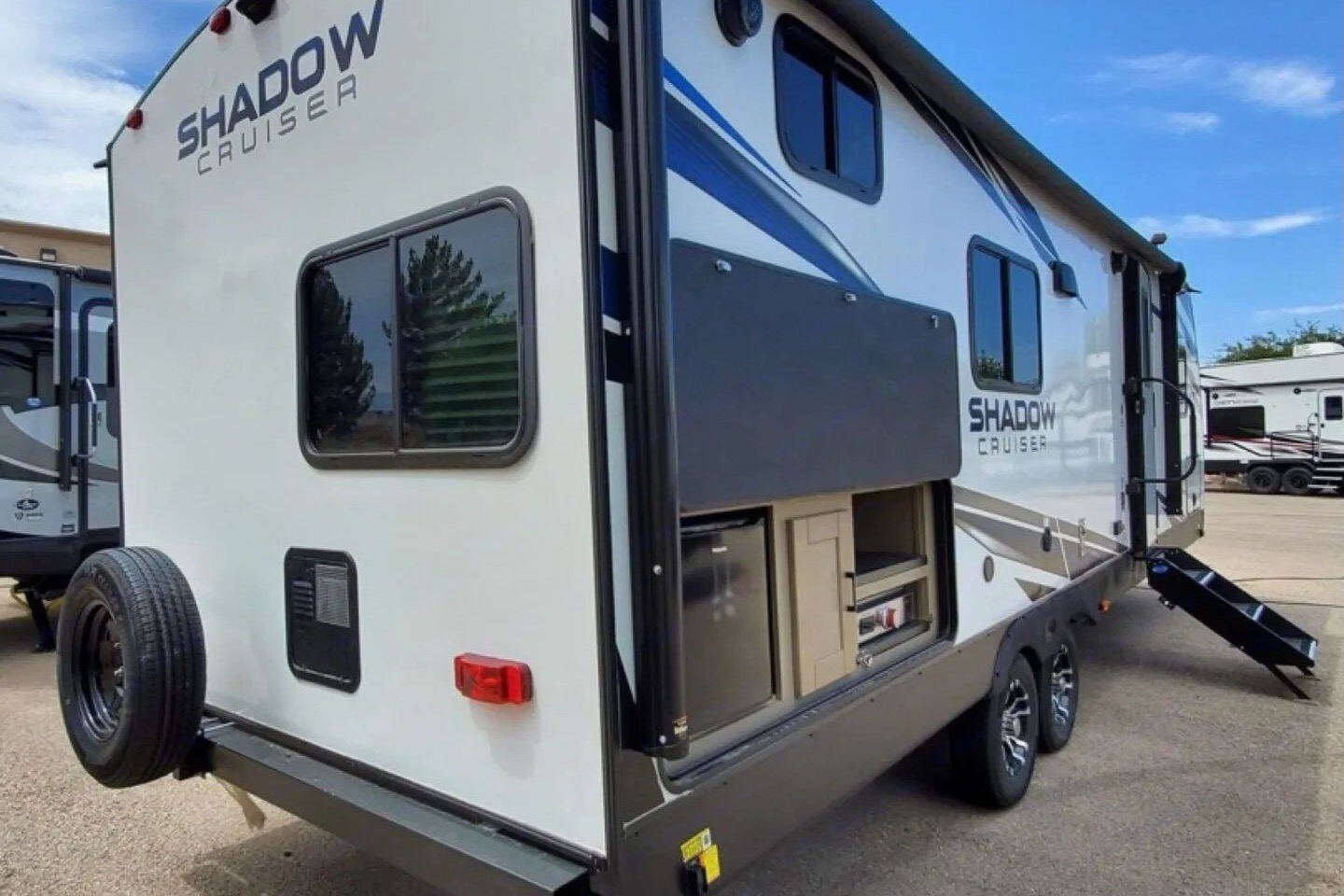 Beautiful Shadow Cruiser Travel Trailer w/bunk beds