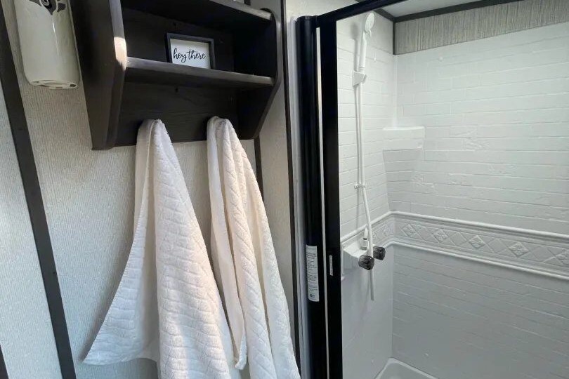 Beautiful Shadow Cruiser Travel Trailer w/bunk beds