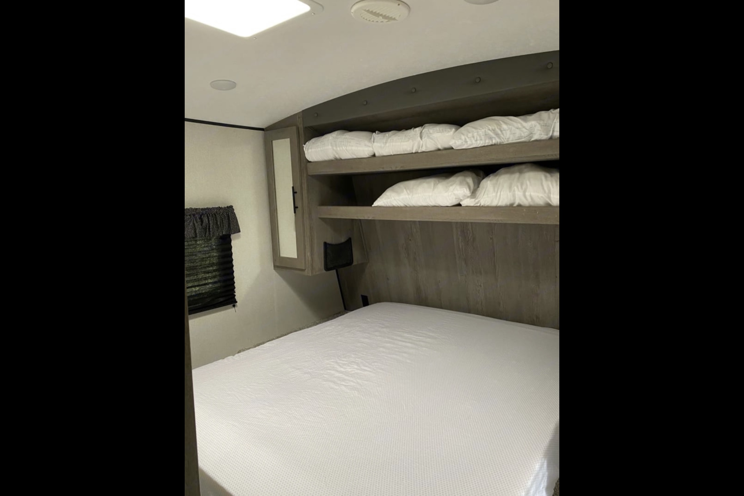 Thomas's Keystone SG260BH Travel Trailer