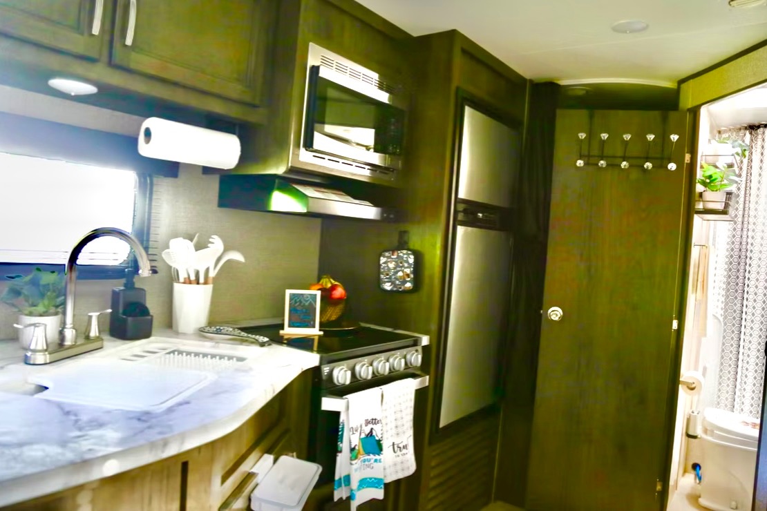 Gorgeous Jayco Flight SLX Travel Trailer