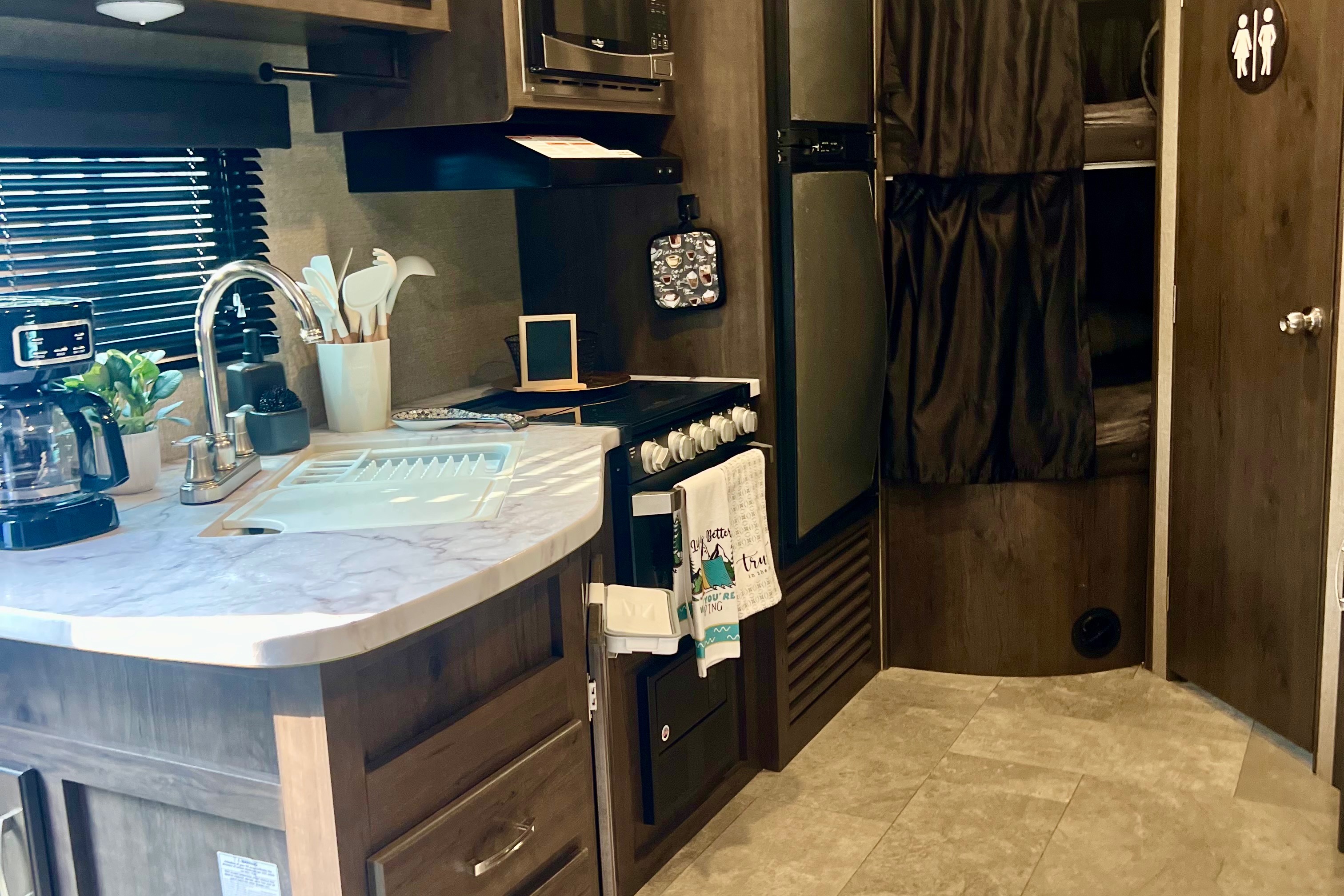 Gorgeous Jayco Flight SLX Travel Trailer