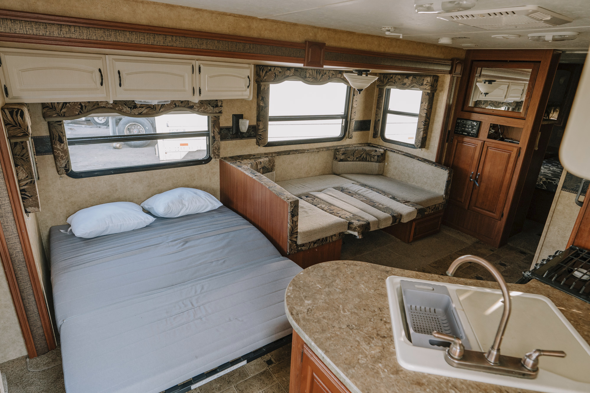 All Season Travel Trailer - 29ft Keystone Superlite Outback 268RL