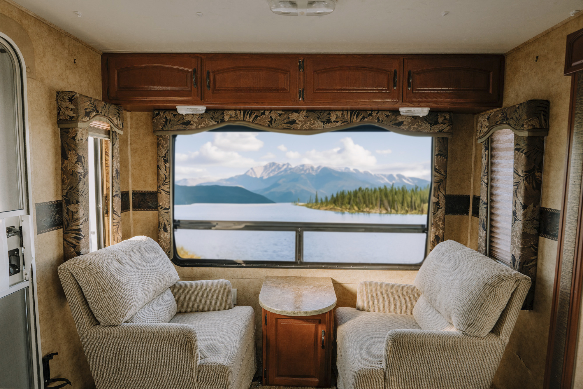 All Season Travel Trailer - 29ft Keystone Superlite Outback 268RL